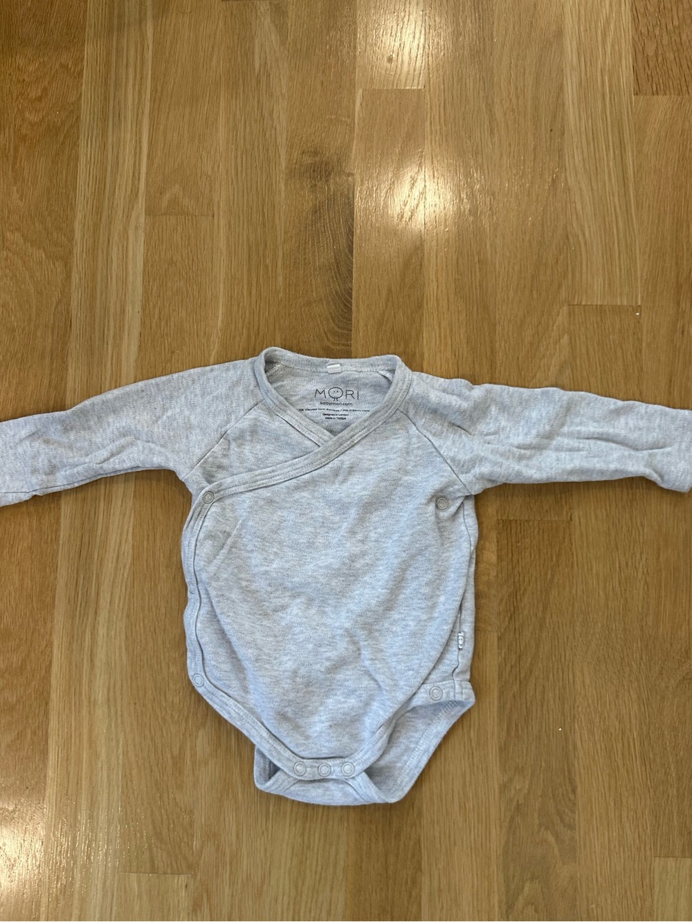 Mori Gray Long Sleeve Kimono Onesie, 6-9 months